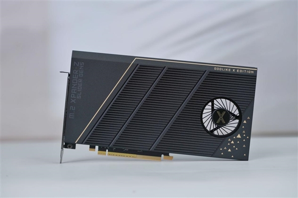 限量1000块!微星MEG X870E GODLIKE X EDITION主板图赏