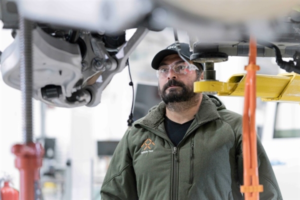 法拉第未来晒FX Super One工厂组装现场 网友:纯手搓 草台班子