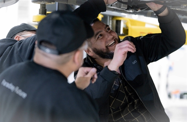 法拉第未来晒FX Super One工厂组装现场 网友:纯手搓 草台班子