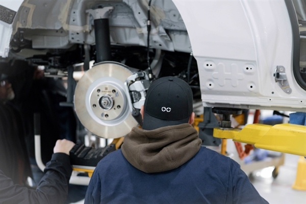 法拉第未来晒FX Super One工厂组装现场 网友:纯手搓 草台班子