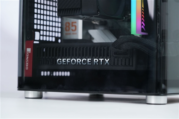 ITX性能小钢炮!七彩虹RTX 5070 Mini OC 12GB图赏