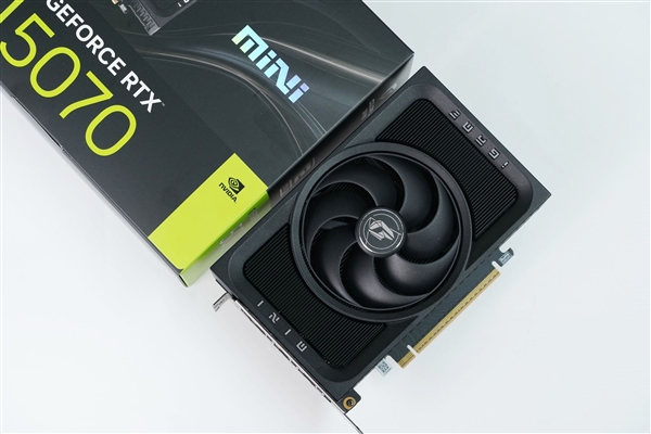 ITX性能小钢炮!七彩虹RTX 5070 Mini OC 12GB图赏