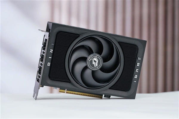 ITX性能小钢炮!七彩虹RTX 5070 Mini OC 12GB图赏