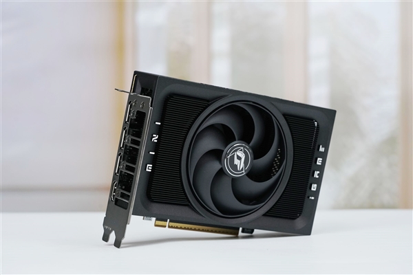 ITX性能小钢炮!七彩虹RTX 5070 Mini OC 12GB图赏