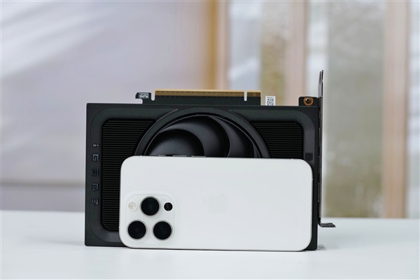 ITX性能小钢炮!七彩虹RTX 5070 Mini OC 12GB图赏