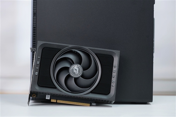 ITX性能小钢炮!七彩虹RTX 5070 Mini OC 12GB图赏