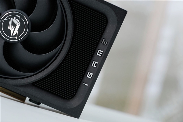 ITX性能小钢炮!七彩虹RTX 5070 Mini OC 12GB图赏