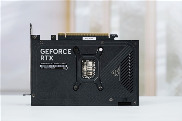 ITX性能小钢炮!七彩虹RTX 5070 Mini OC 12GB图赏