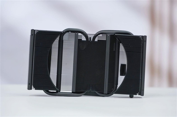 ITX性能小钢炮!七彩虹RTX 5070 Mini OC 12GB图赏