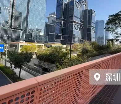 深圳一网红天桥被指漏电 城管局回应：科学判定为静电现象