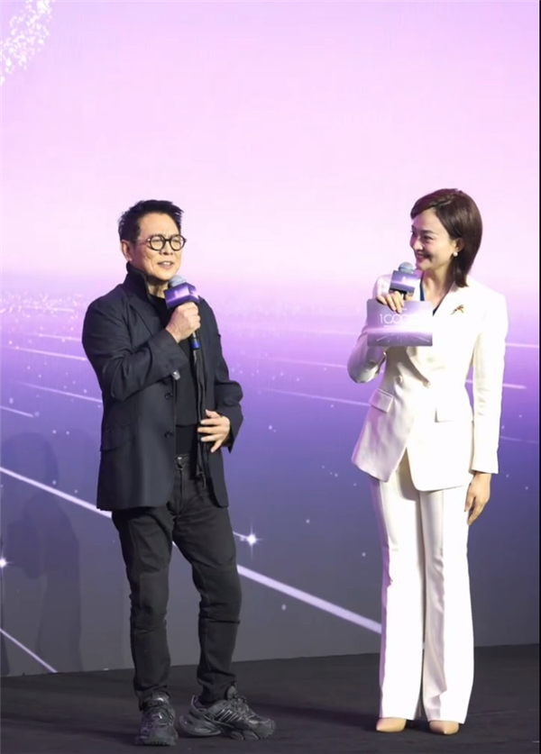 李连杰带小女儿喜提尊界S800 直呼S800“有真功夫”