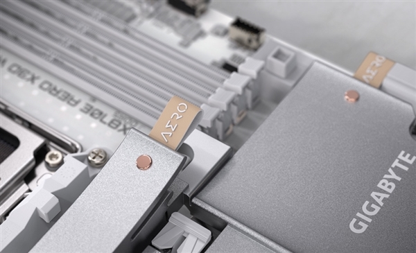 主板用上木头、皮革:技嘉X870E AERO X3D WOOD开售!定价3999元