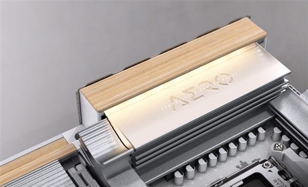 主板用上木头、皮革:技嘉X870E AERO X3D WOOD开售!定价3999元