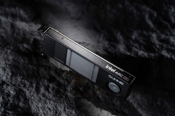 全金属外壳 帅爆!蓝戟发布单风扇迷你版Intel锐炫Pro B50专业显卡