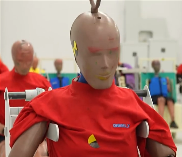 1个汽车碰撞假人“含金量”爆表:身价高达1200万