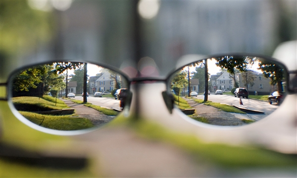 打破国外垄断!国内首款飞秒激光角膜屈光治疗机明年上市:近视手术费能降50%