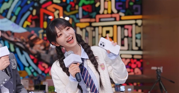 田曦薇在vivo门店当店长:现场人山人海 场面壮观