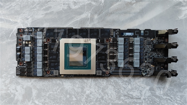 Titan Ada巨卡原型现身:48GB显存、四插槽、900W供电