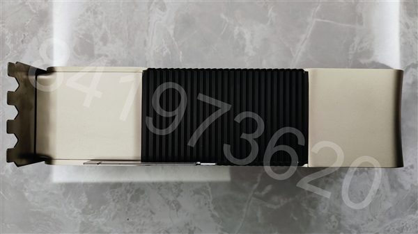 Titan Ada巨卡原型现身:48GB显存、四插槽、900W供电