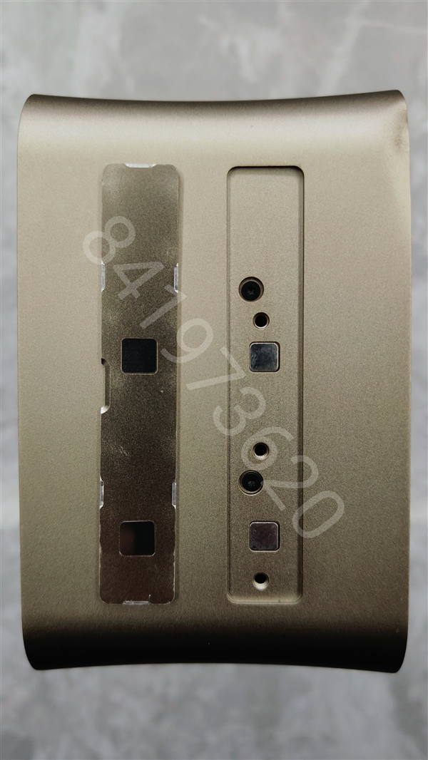 Titan Ada巨卡原型现身:48GB显存、四插槽、900W供电