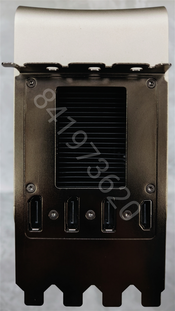 Titan Ada巨卡原型现身:48GB显存、四插槽、900W供电