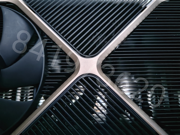 Titan Ada巨卡原型现身:48GB显存、四插槽、900W供电