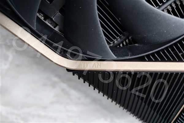 Titan Ada巨卡原型现身:48GB显存、四插槽、900W供电