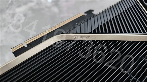 Titan Ada巨卡原型现身:48GB显存、四插槽、900W供电