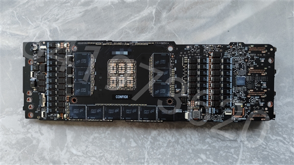 Titan Ada巨卡原型现身:48GB显存、四插槽、900W供电