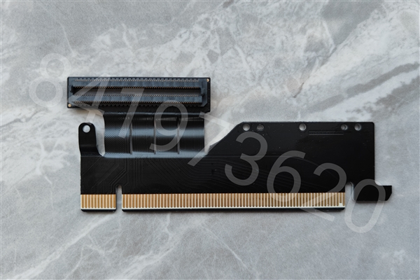 Titan Ada巨卡原型现身:48GB显存、四插槽、900W供电