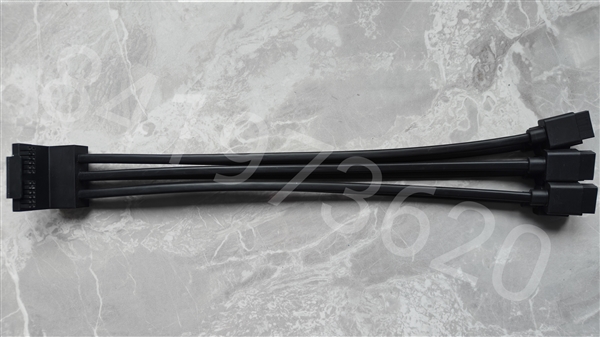 Titan Ada巨卡原型现身:48GB显存、四插槽、900W供电