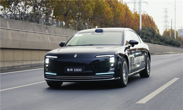 "智驾天梯榜场景测试引争议：华为系垫底 尊界S800仅获5分"