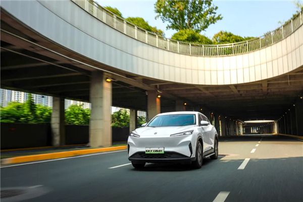 打破GPS严重依赖！全球首款独立北斗量产车风神SKY EV01交付