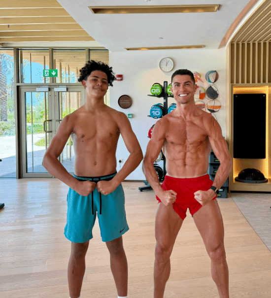 40岁这状态太夸张！C罗晒肌肉照：宛如魔鬼筋肉人