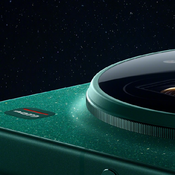 小米最惊艳、最薄的Ultra!小米17 Ultra星空绿外观细节公布:超大R角2D直屏