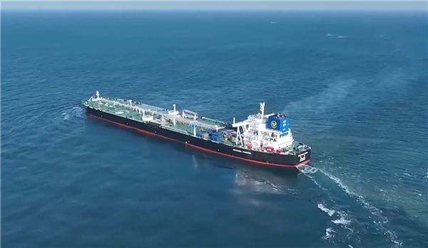 我国自主设计建造!全球首艘甲醇双燃料动力智能超大型油轮成功交付