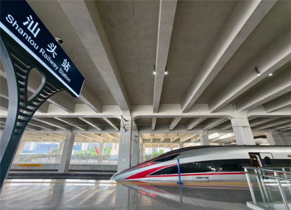 世界首座!时速350公里单洞双线高铁海底隧道通车