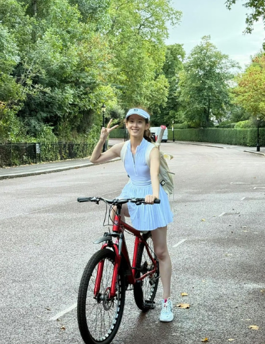 章泽天晒网球新照：坚持运动的第40天 活力满满