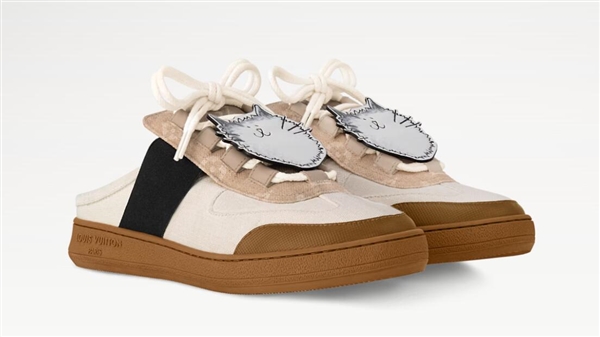 花了将近1万元 女子购LV运动鞋穿后脚破皮:退款被拒