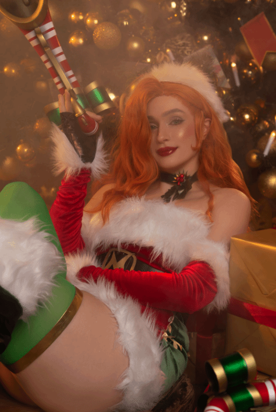 圣诞老人看了都要请假!俄妹节日COS身材超辣