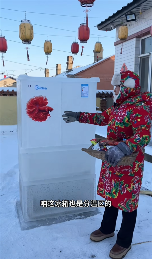 哈尔滨男子手搓纯冰大冰箱:纯天然冷冻 0级能耗