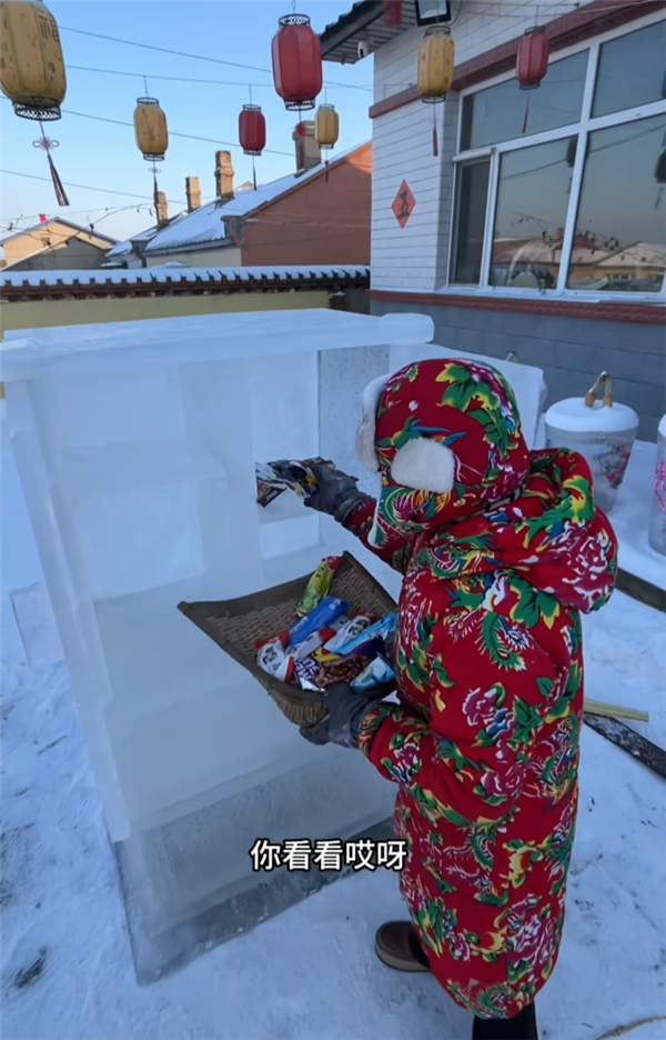 哈尔滨男子手搓纯冰大冰箱:纯天然冷冻 0级能耗