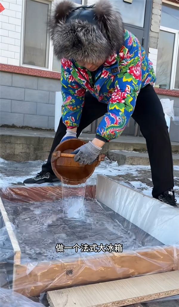 哈尔滨男子手搓纯冰大冰箱:纯天然冷冻 0级能耗