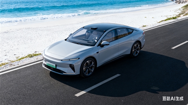 一新能源汽车高速上电量耗尽：2人慢车道上推车被撞身亡