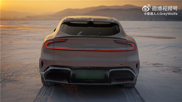 小米YU7冰面全网首漂：人车合一 堪比大片