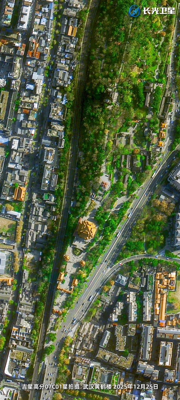 卫星俯瞰武汉:冬日光影中的江城