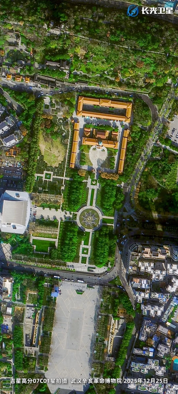 卫星俯瞰武汉:冬日光影中的江城