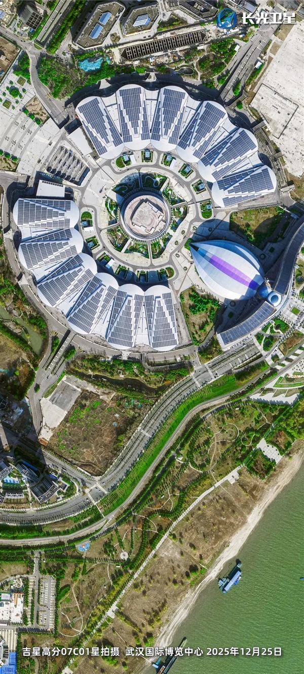 卫星俯瞰武汉:冬日光影中的江城