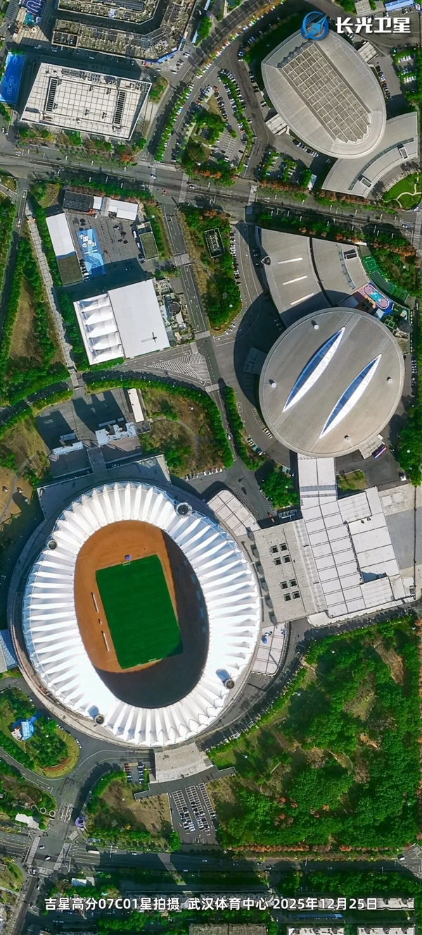 卫星俯瞰武汉:冬日光影中的江城