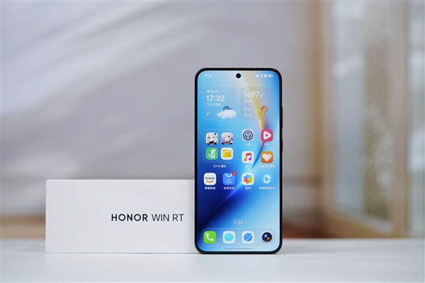 10000mAh巨无霸电池仅2599元起！荣耀WIN RT图赏